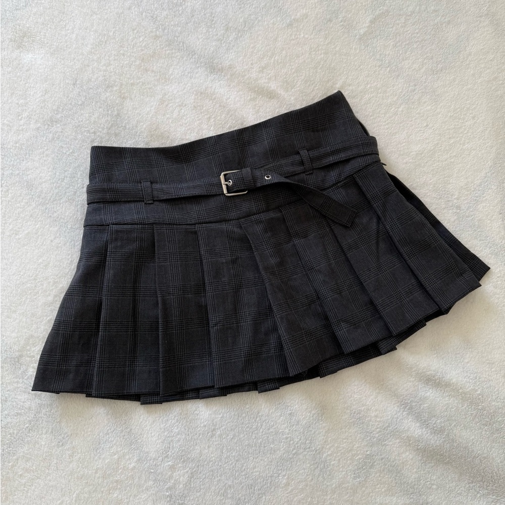 Black Pleated Skirt with Belt